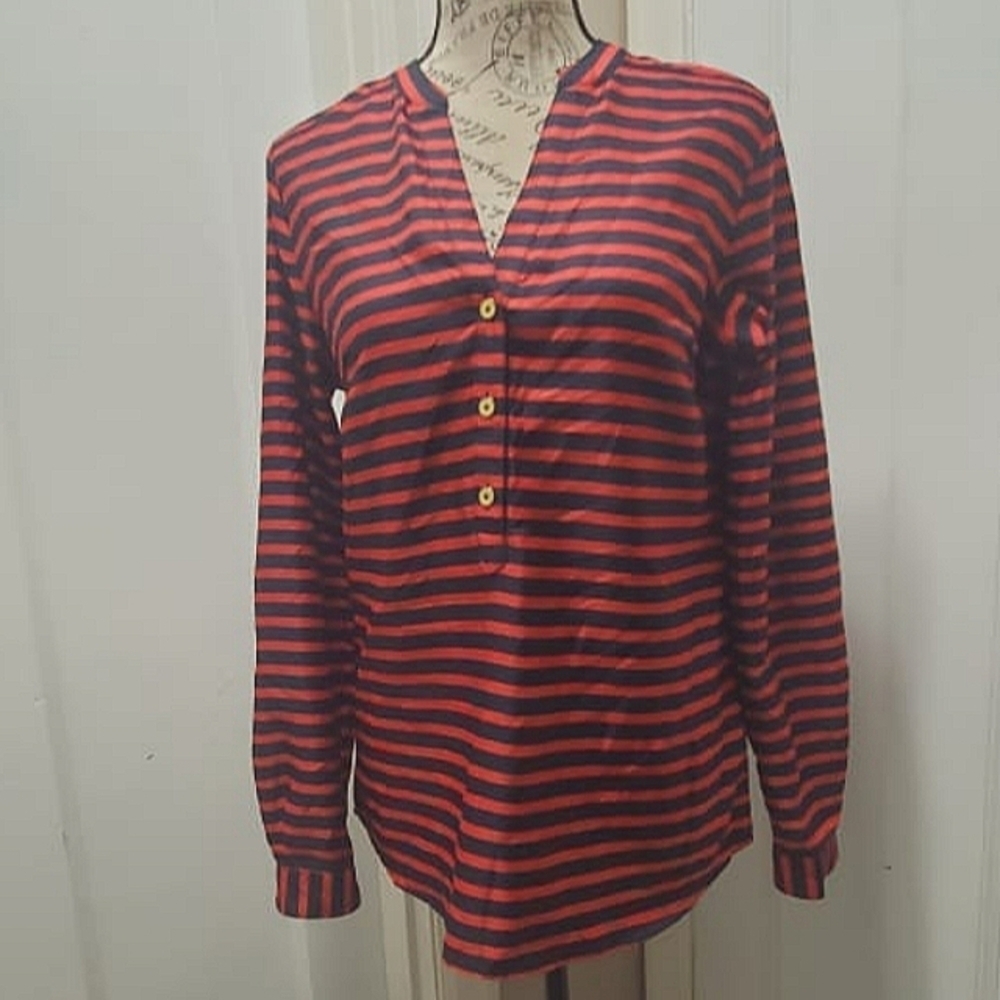 Outback Red - Red and Navy Blue Long Sleeve Henley Shirt - Women's Small. 🌴